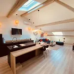 Chic Spacious 2Br Few Steps From The City Center