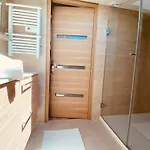 Chic Spacious 2Br Few Steps From The City Center