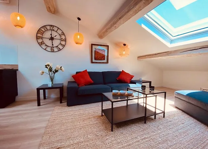 Chic Spacious 2Br Few Steps From The City Center