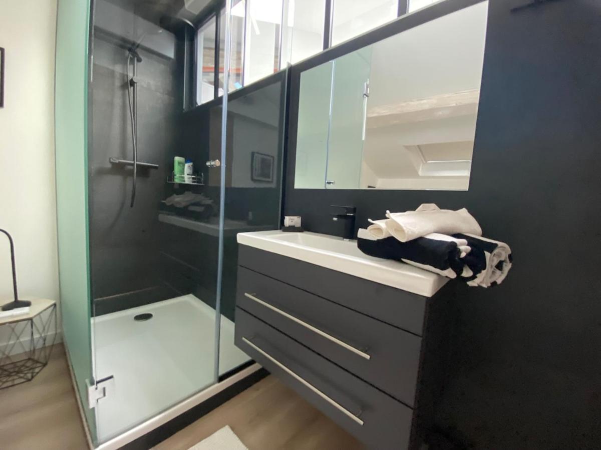 Chic Spacious 2br Few Steps From The Center *